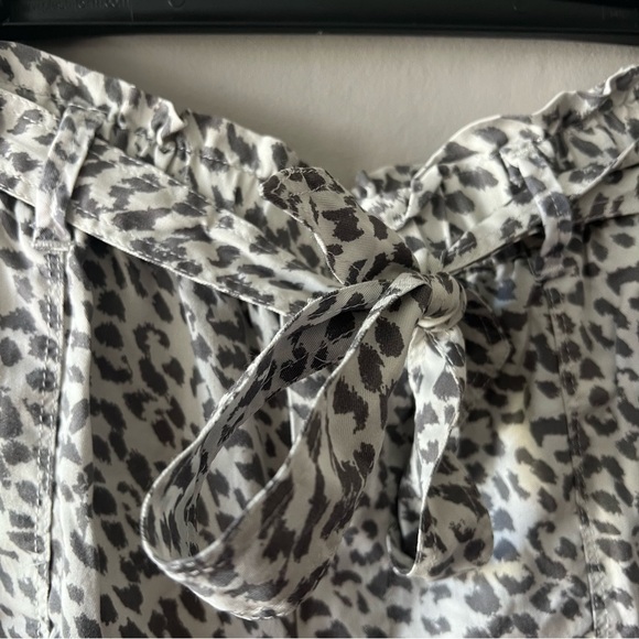 Aerie Paperbag Tie Shorts White Grey Animal Print Size Medium - Picture 2 of 8